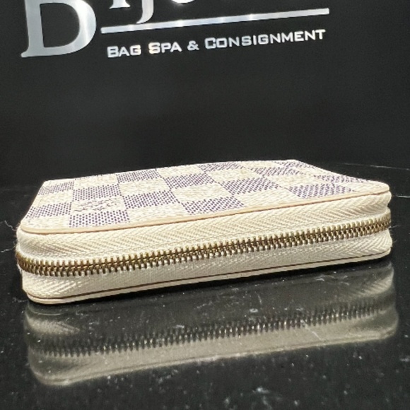 Louis Vuitton Damier Azur Zippy Wallet - Picture 8 of 9